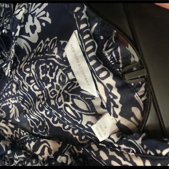 Express Navy and White sheer ruffled blouse - Picture 4 of 4